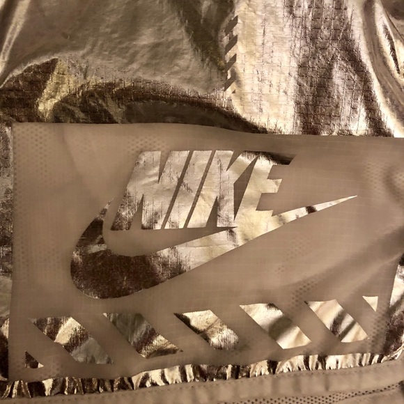 Awesome Nike silver running shorts size S - Picture 2 of 7